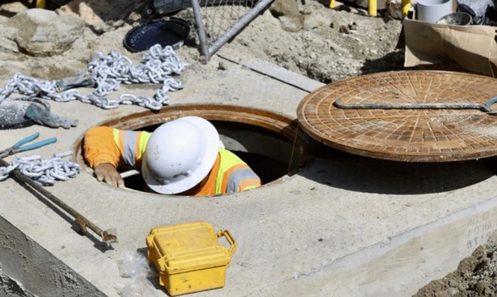 Sewer Manhole - What is a Confined Space